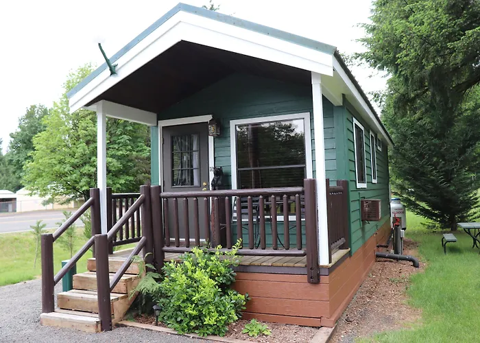 Lone Fir Resort